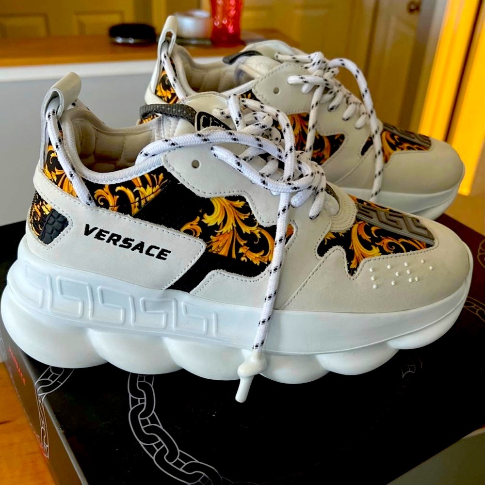 Versace chain reaction